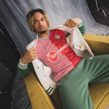 Le nouveau maillot domicile de Southampton pour la saison prochaine